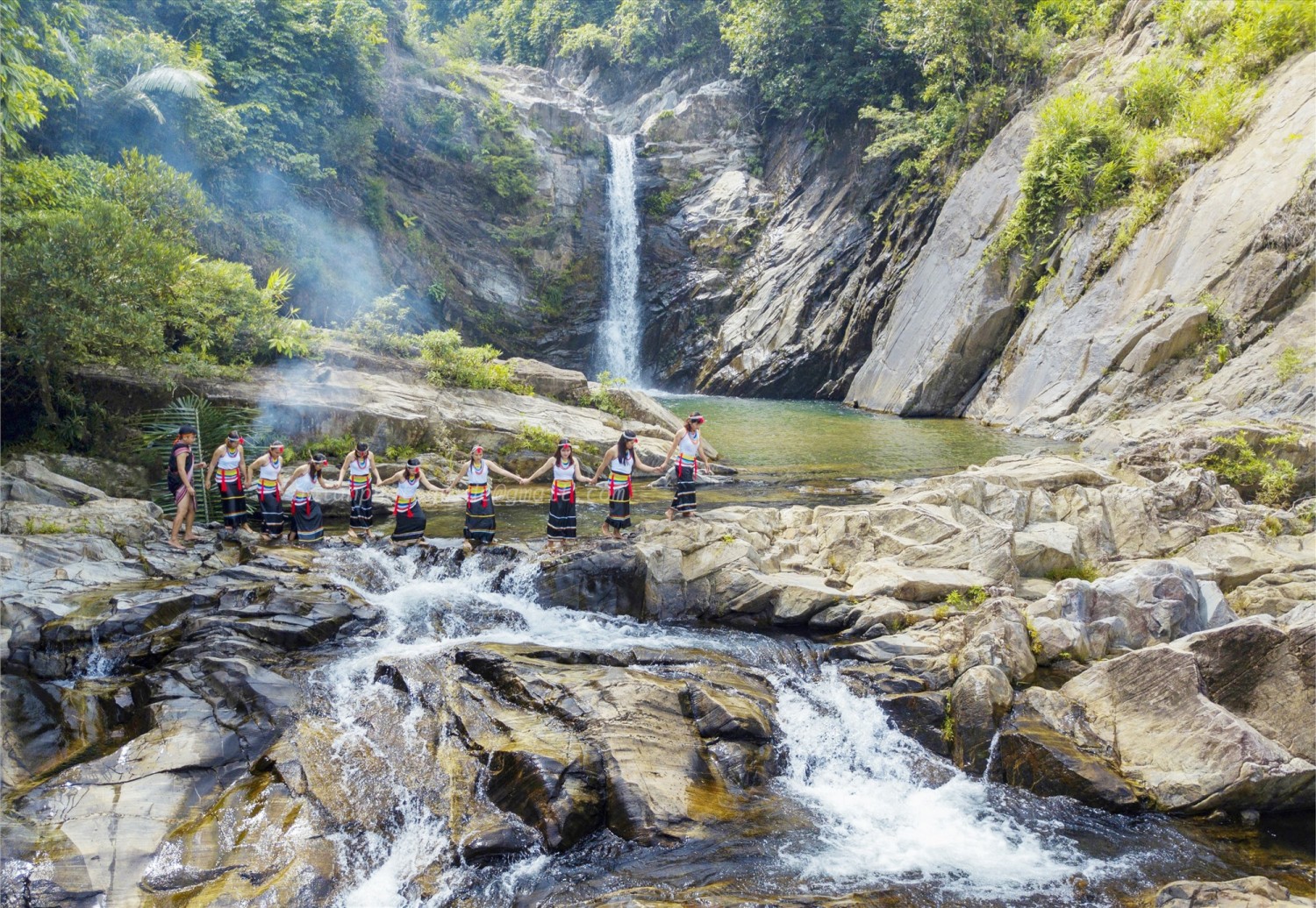 Hố Nước Ví tại núi Răng cưa xã Trà Kót (Bắc Trà My) giàu tiềm năng phát triển du lịch sinh thái. Ảnh: HỮU KHIÊM